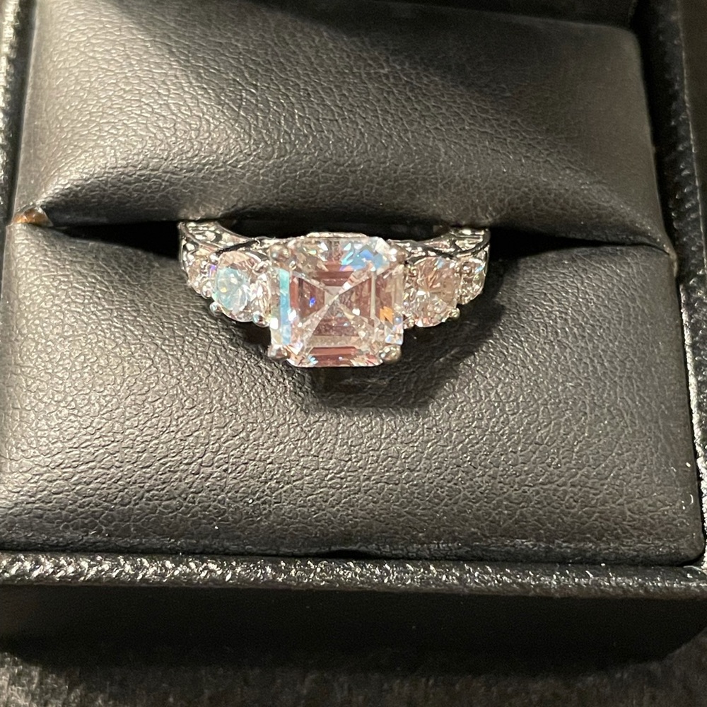 Gorgeous sterling silver and cubic zirconia with filigree on sides.